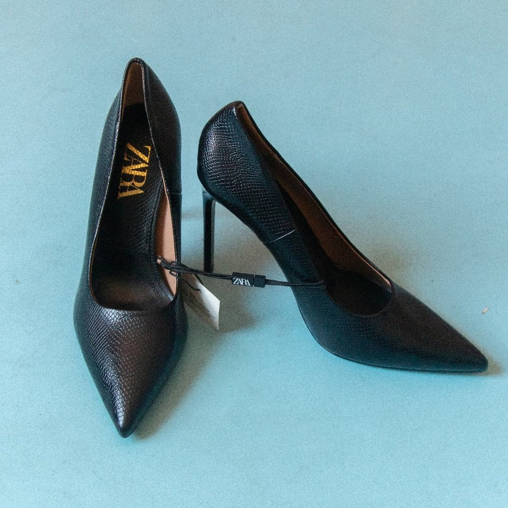 NEW Zara Black Pointed Toe Textured Slip On Stiletto Spike Pump Heels Sz 40